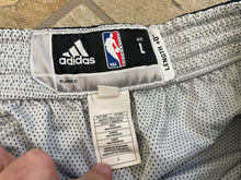 Load image into Gallery viewer, New Orleans Pelicans Teams Issued Adidas Basketball Shorts, Size Large