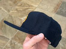 Load image into Gallery viewer, Vintage Notre Dame Fighting Irish New Era Snapback College Hat