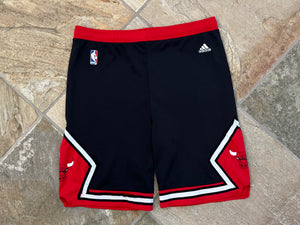 Chicago Bulls Adidas Basketball Shorts, Size Youth XL, 18-20