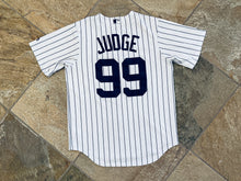 Load image into Gallery viewer, New York Yankees Aaron Judge Majestic Baseball Jersey, Size Medium