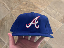 Load image into Gallery viewer, Vintage Atlanta Braves Youngan Pro Fitted Baseball Hat, Size 7 1/8
