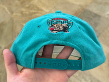 Load image into Gallery viewer, Vintage Vancouver Grizzlies Sports Specialties Snapback Hockey Hat