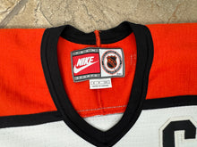 Load image into Gallery viewer, Vintage Philadelphia Flyers Eric Lindros Nike Hockey Jersey, Size Small