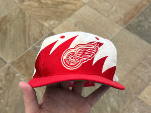 Vintage Detroit Red Wings Logo Athletic Sharktooth Snapback Hockey Hat