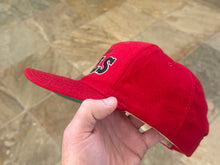 Load image into Gallery viewer, Vintage Chicago Bulls Starter Arch Snapback Basketball Hat