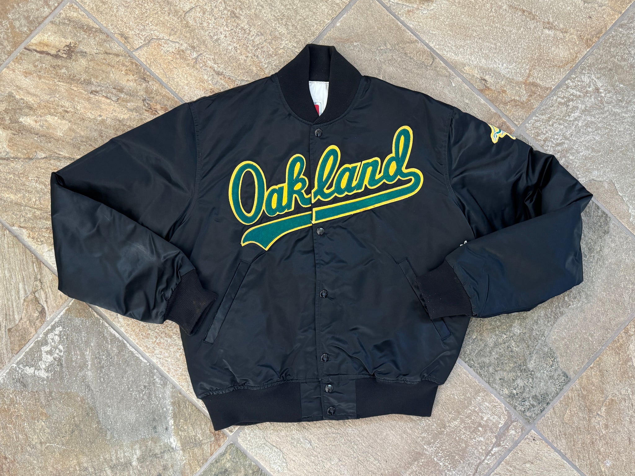 Oakland Athletics shops Original Starter Jacket - Size Large