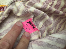 Load image into Gallery viewer, Vintage Minnesota Golden Gophers Zubaz College Pants, Size Medium
