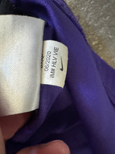 Load image into Gallery viewer, Los Angeles Lakers LeBron James Nike Basketball Jersey, Size Youth Large, 14-16