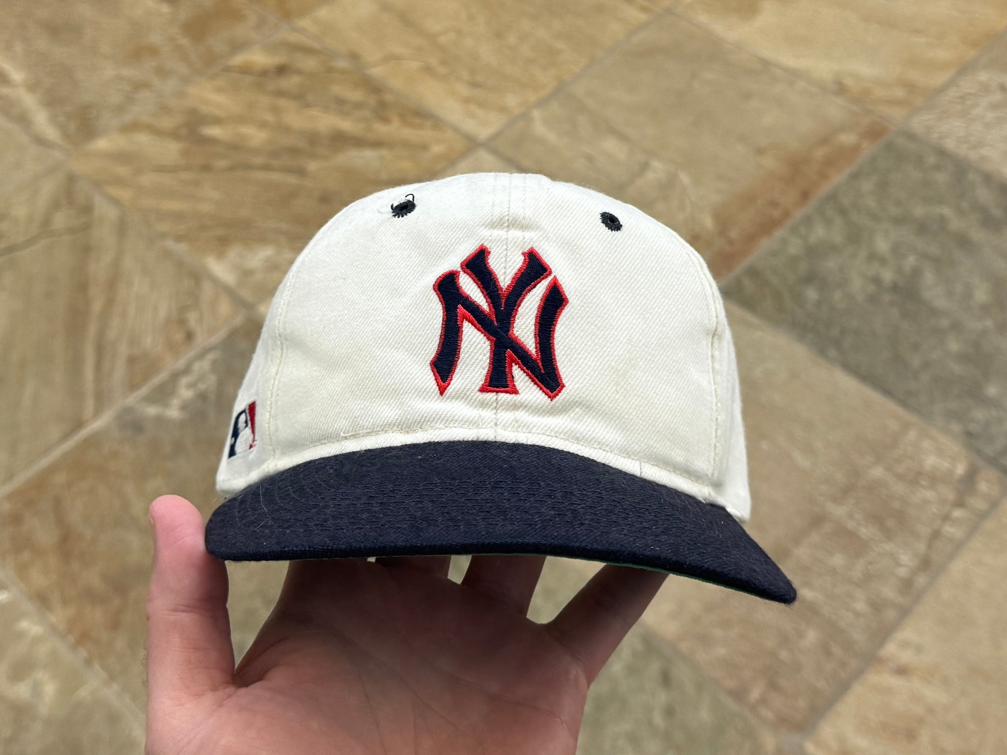 Vintage New York Yankees Sports Specialties Plain Logo Snapback 