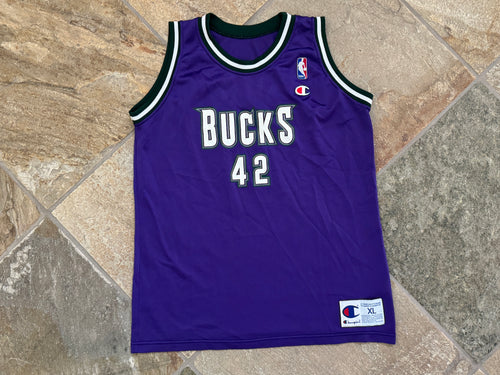 Vintage Milwaukee Bucks Vin Baker Champion Basketball Jersey, Size Youth XL