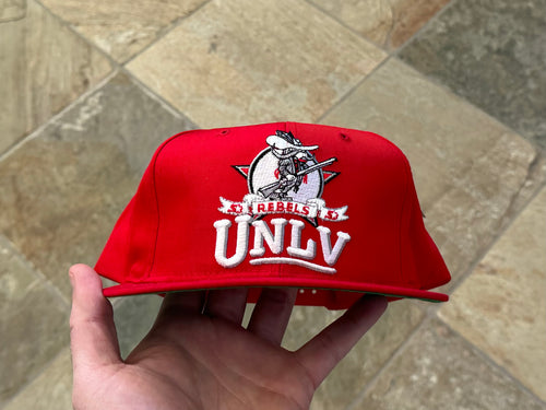 Vintage UNLV Runnin’ Rebels Starter Snapback College Hat