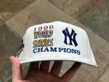 Load image into Gallery viewer, Vintage New York Yankees 1996 World Series Signatures Snapback Baseball Hat