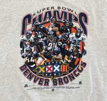 Load image into Gallery viewer, Vintage Denver Broncos Super Bowl XXXII Football Sweatshirt, Size Large