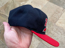 Load image into Gallery viewer, Vintage Atlanta Braves Starter Tailsweep Snapback Baseball Hat