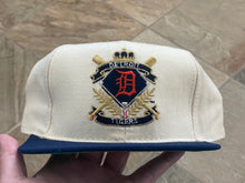 Load image into Gallery viewer, Vintage Detroit Tigers American Needle Snapback Baseball Hat