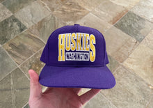 Load image into Gallery viewer, Vintage Washington Huskies Drew Pearson Snapback College Hat