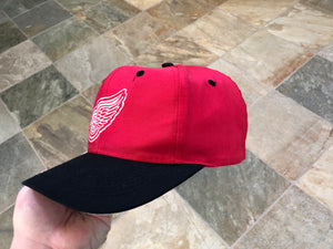 Vintage Detroit Red Wings Logo Athletic Plain Logo Snapback Hockey Hat