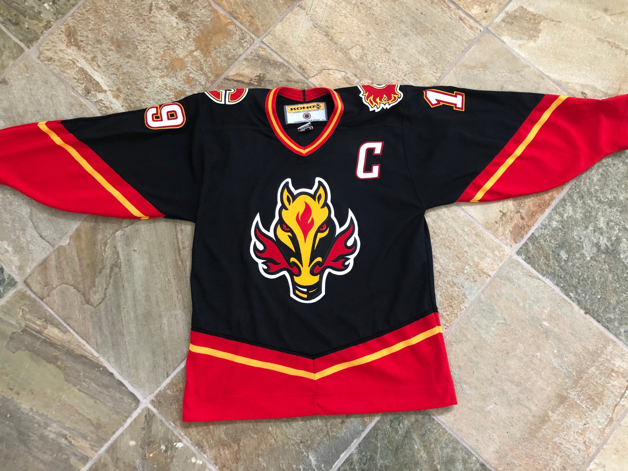 CCM Calgary Flames Alternate Black Horse Head NHL Hockey Jersey Sz M