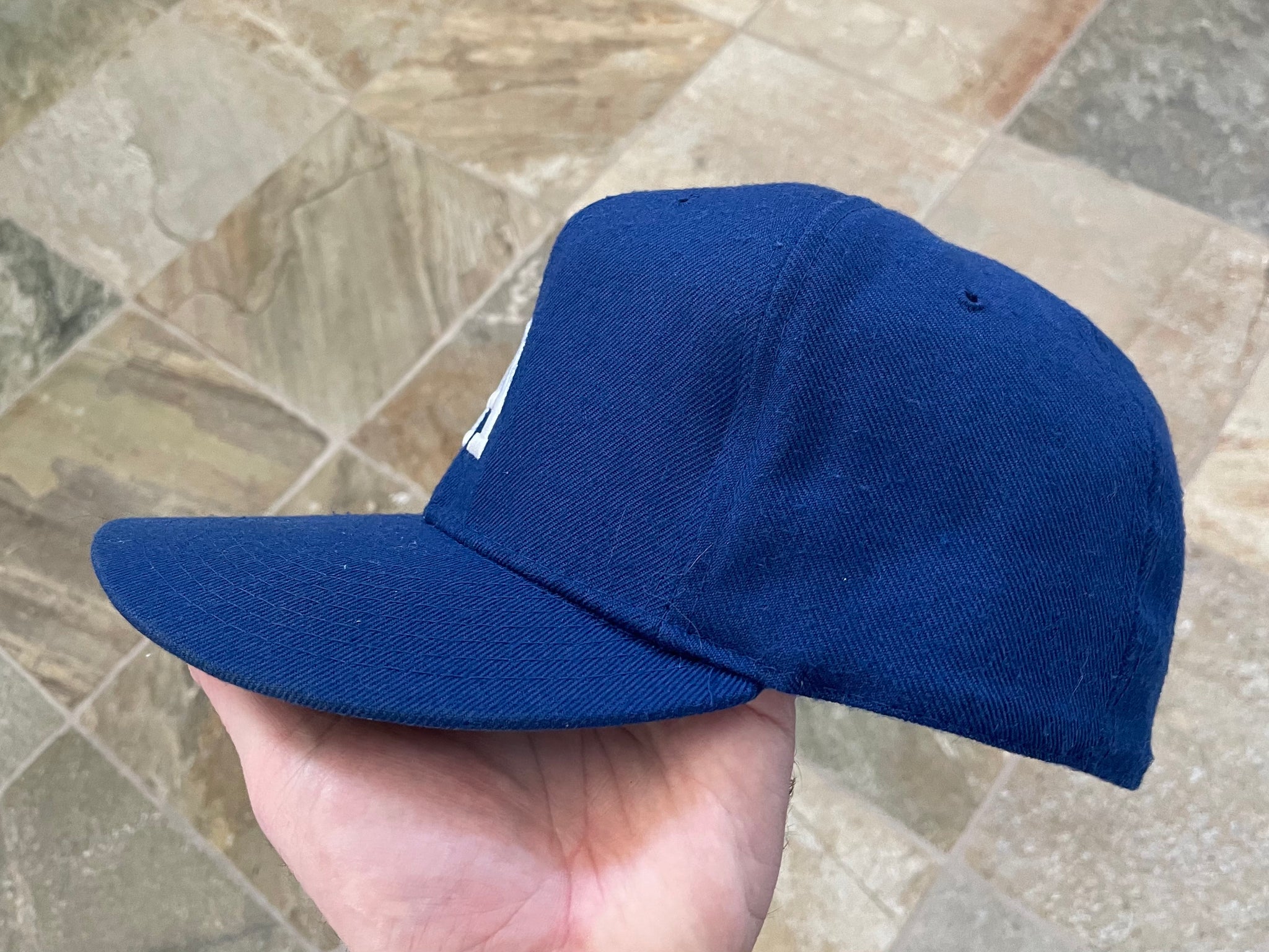 Vintage Los Angeles Dodgers New Era Pro Fitted Baseball Hat, Size 6 5/ –  Stuck In The 90s Sports