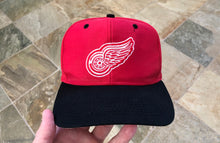 Load image into Gallery viewer, Vintage Detroit Red Wings Logo Athletic Plain Logo Snapback Hockey Hat