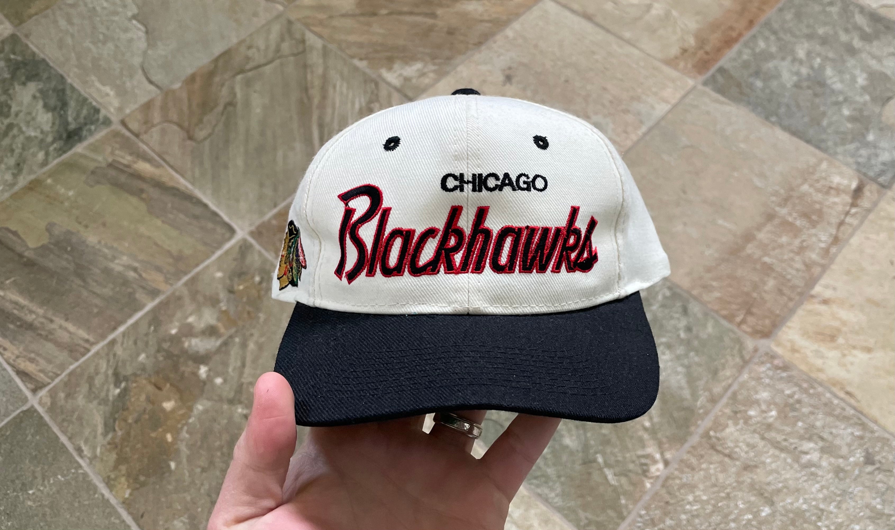 Vintage Sports Specialties NHL Chicago Blackhawks Side Wave Script Sna – 🎅  Bad Santa