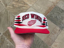 Load image into Gallery viewer, Vintage Detroit Red Wings Logo Athletic Diamond Snapback Hockey Hat