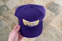 Load image into Gallery viewer, Vintage Washington Huskies Drew Pearson Snapback College Hat