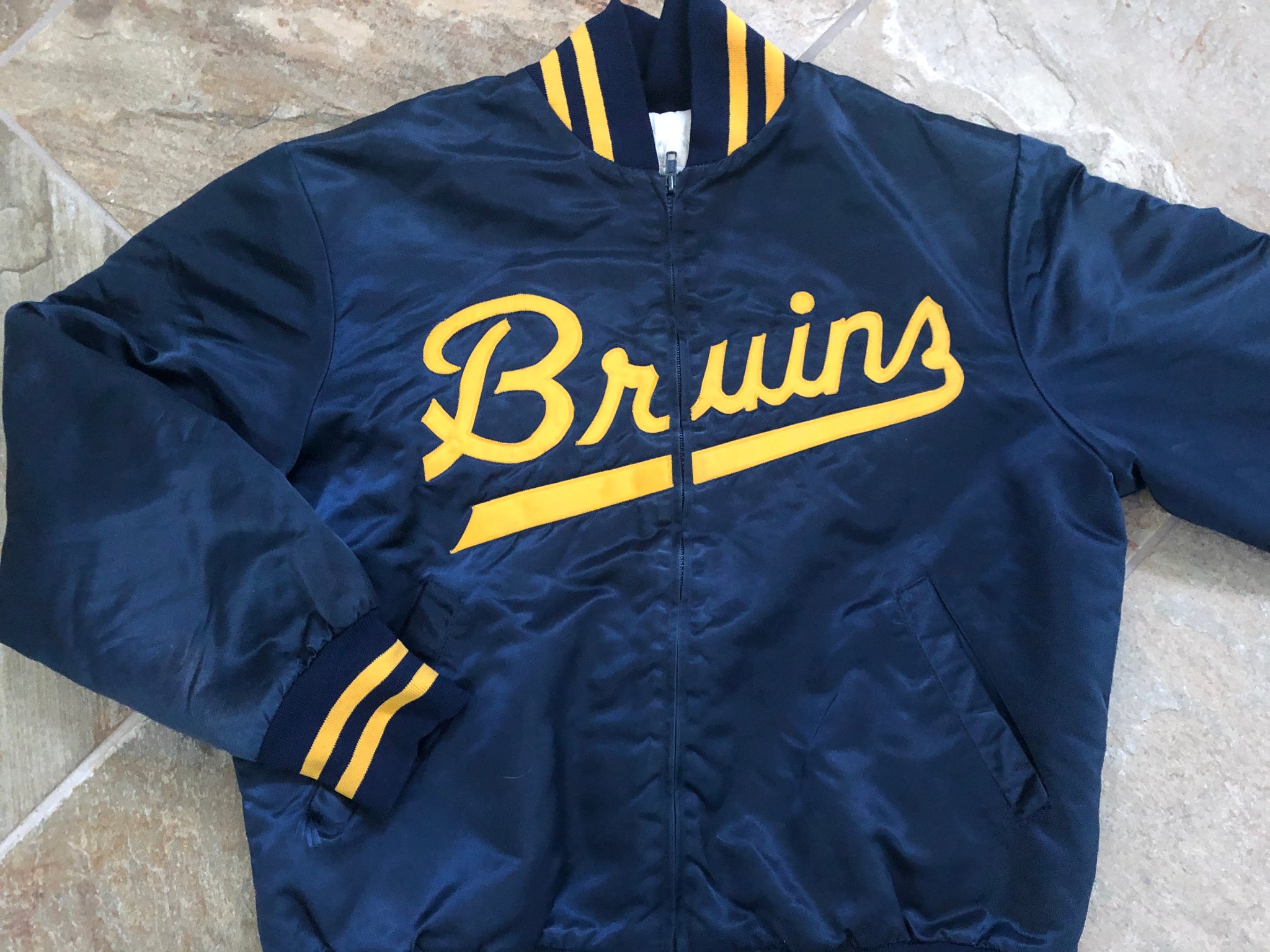 VINTAGE MADE IN USA 80's BOSTON BRUINS SATIN JACKET IN SIZE L