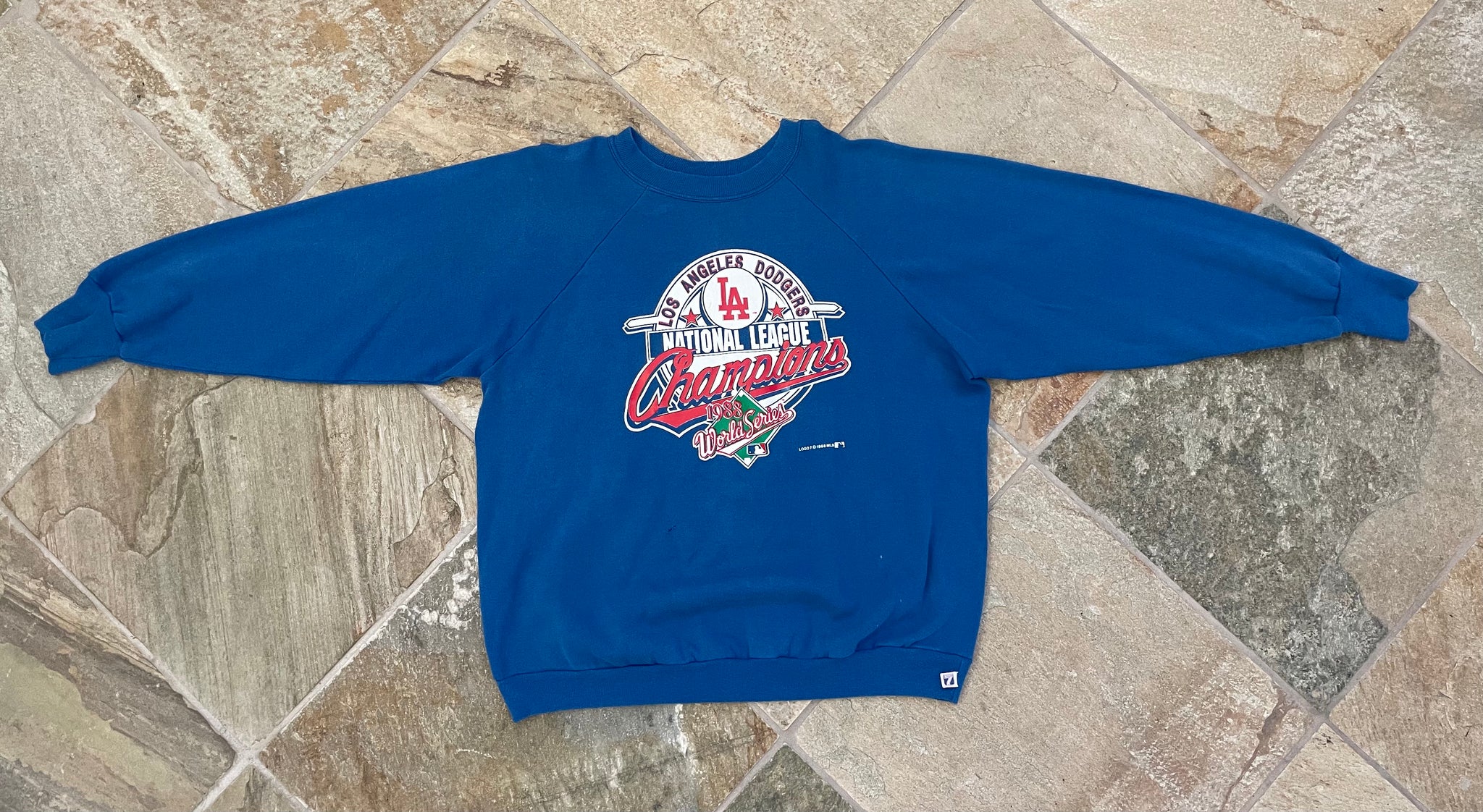 Vintage Los Angeles Dodgers Logo 7 Baseball Sweatshirt, Size Medium – Stuck  In The 90s Sports