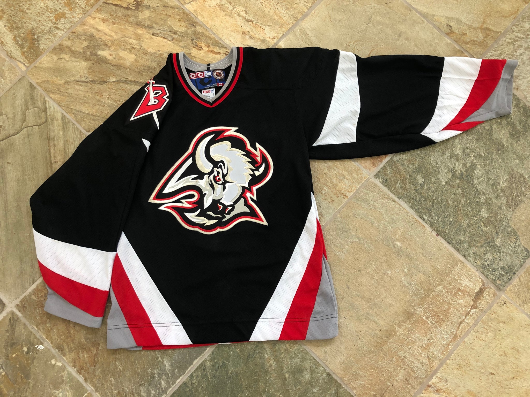 Buffalo Sabres NHL CCM Black Red Center Ice Practice Goat Head Jersey Sewn  XL