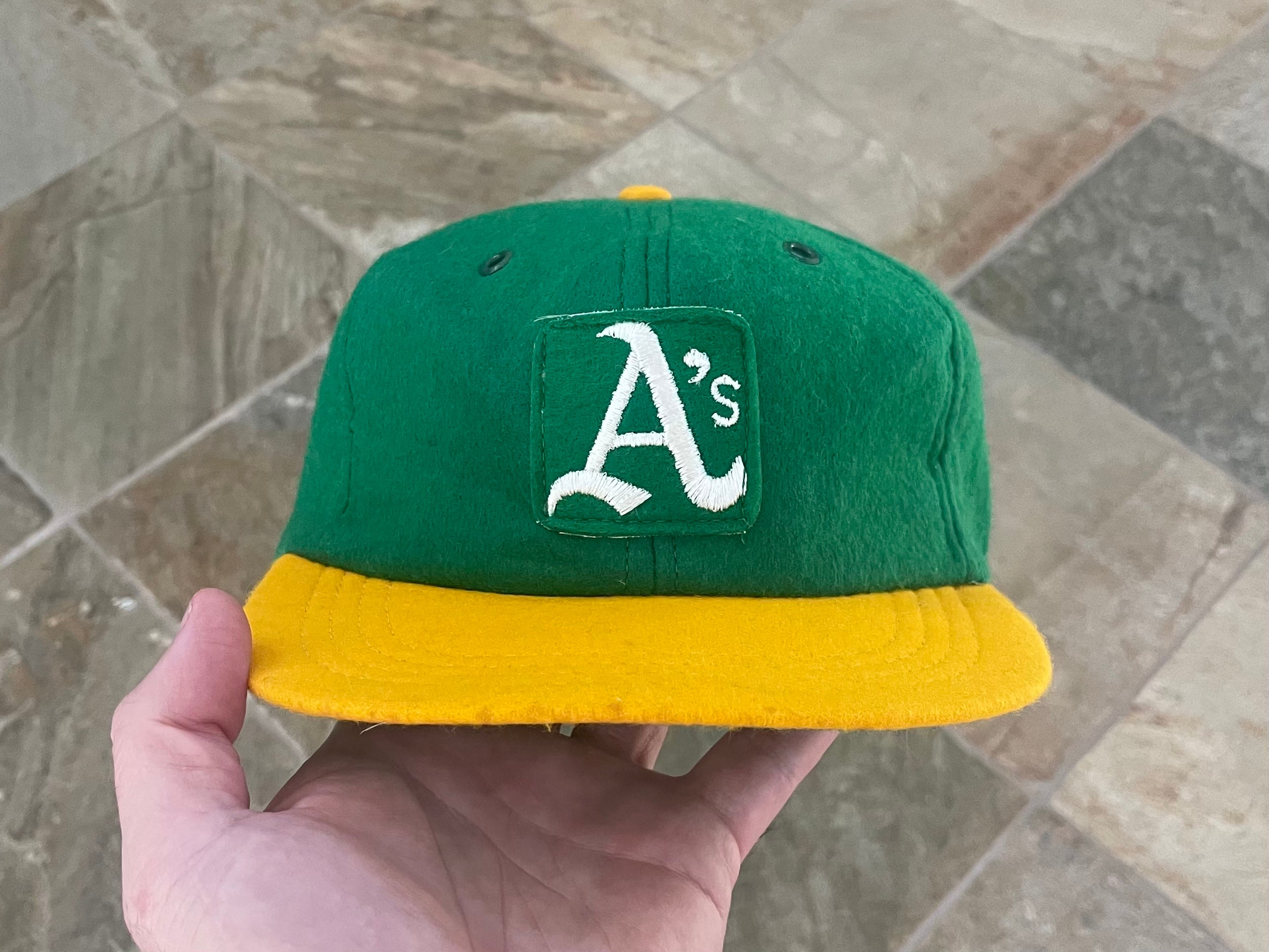 Vintage Oakland A's Athletics New Era Fitted Hat Cap Size 