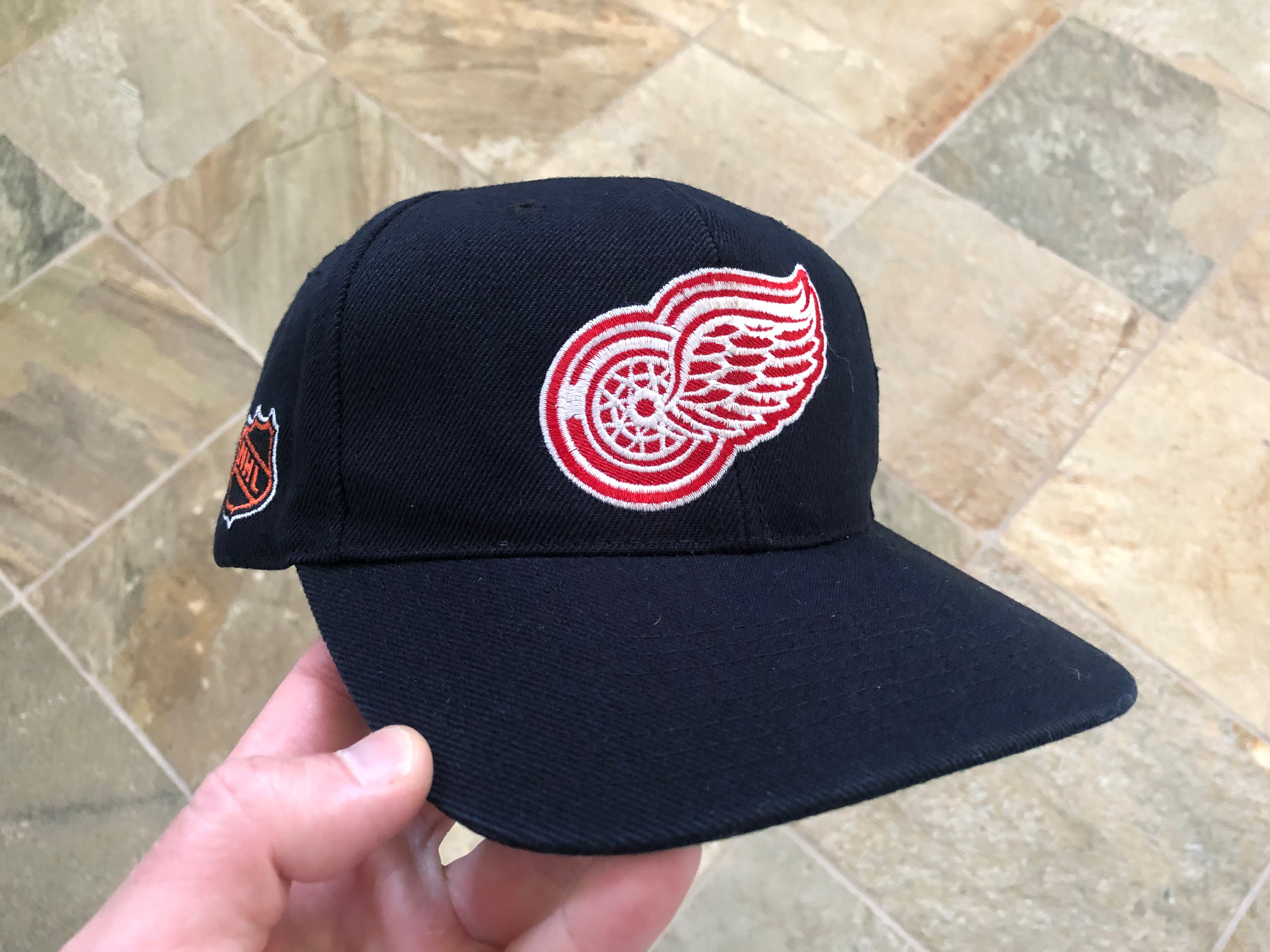 Sports Specialties Detroit Red Wings VTG cheapest Snapback