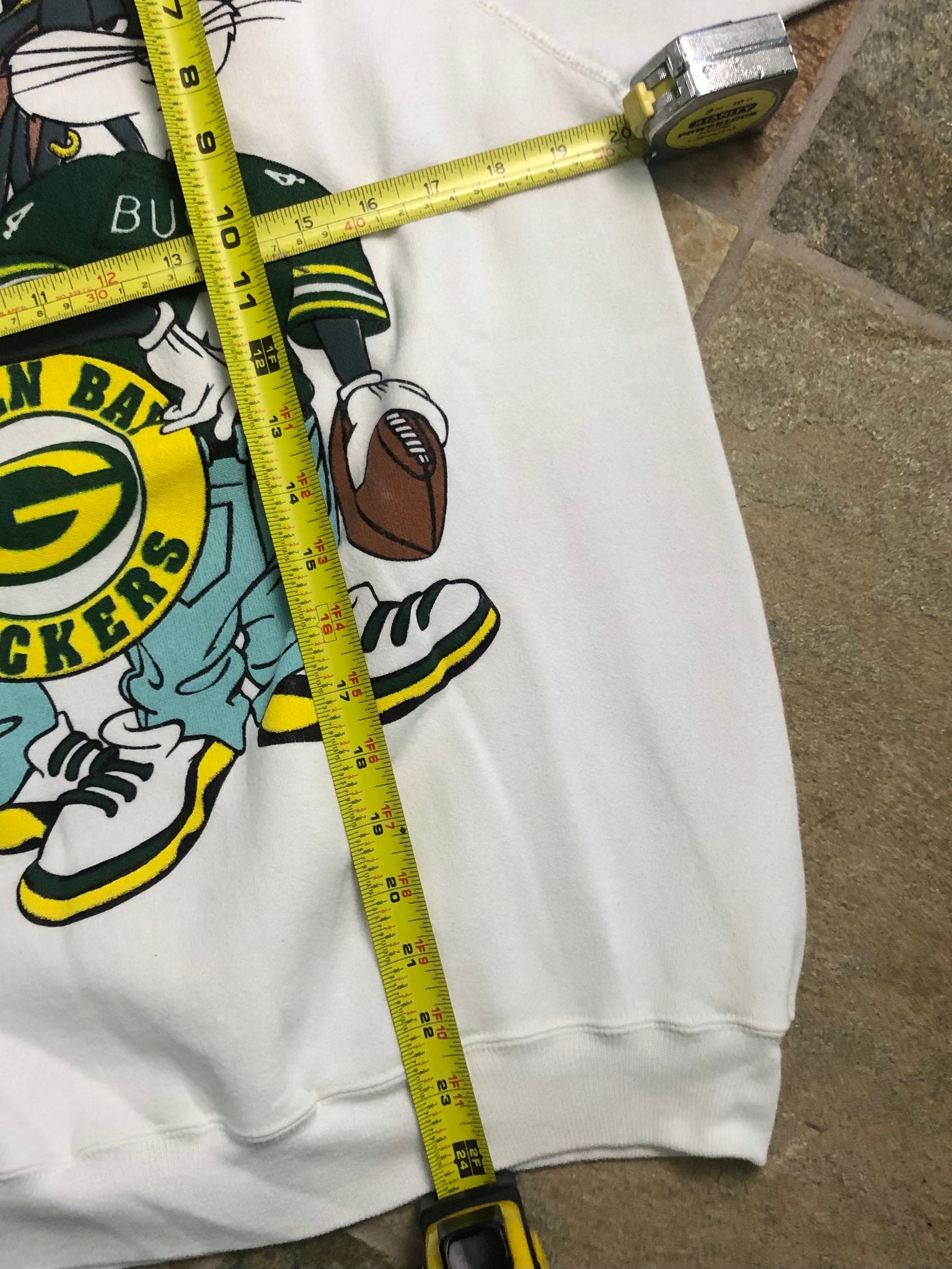 Gildan, Shirts, Vintage Green Bay Packers Looney Tunes Football Tshirt  Green Bay Packers Shirt