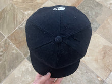 Load image into Gallery viewer, Vintage New York Giants Starter Snapback Football Hat
