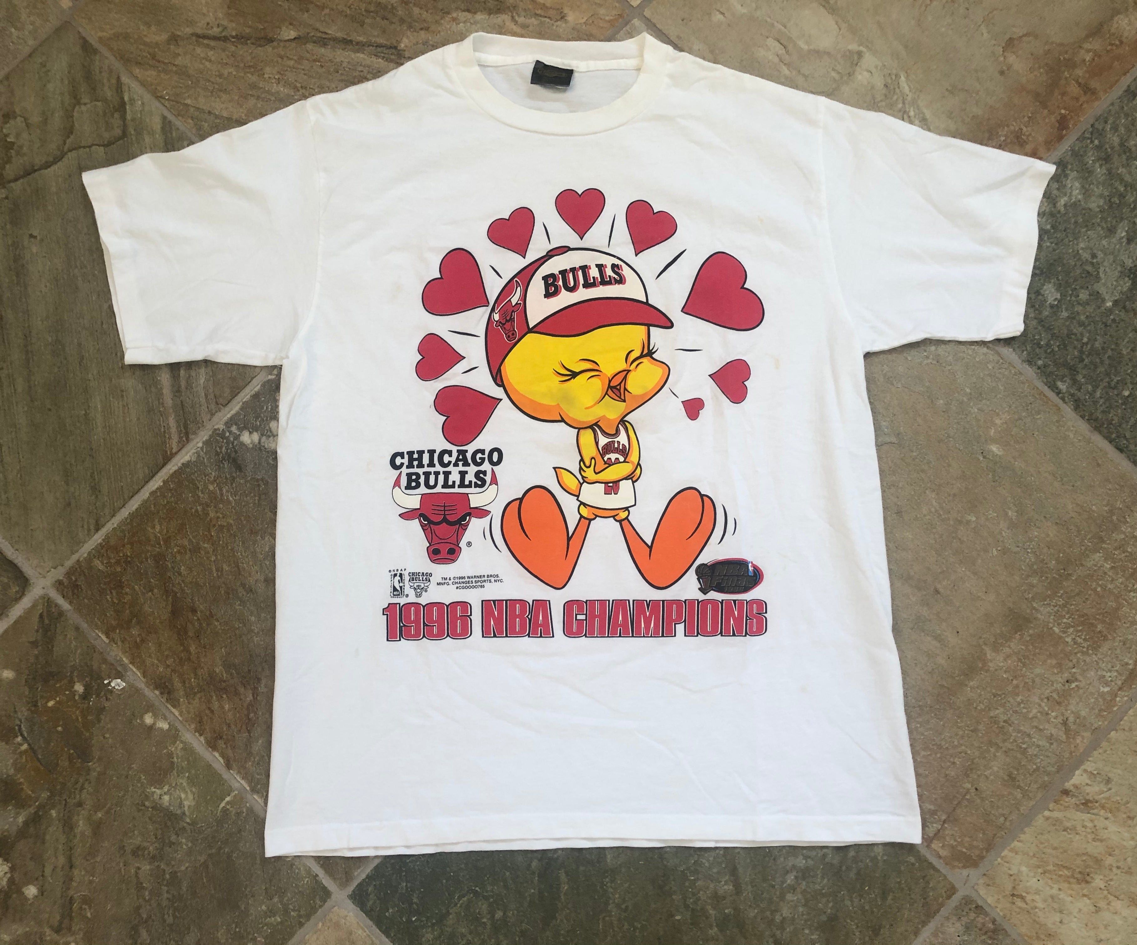 Vintage Chicago Bulls Tweety Bird Looney Tunes Basketball Tshirt