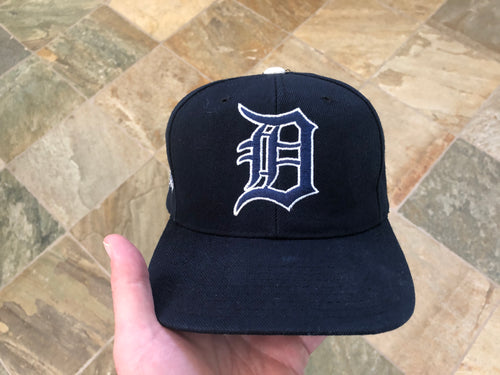 Vintage Detroit Tigers Drew Pearson Old English Plain Logo Snapback Baseball Hat