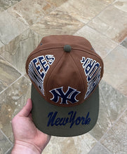 Load image into Gallery viewer, Vintage New York Yankees Snapback Baseball Hat