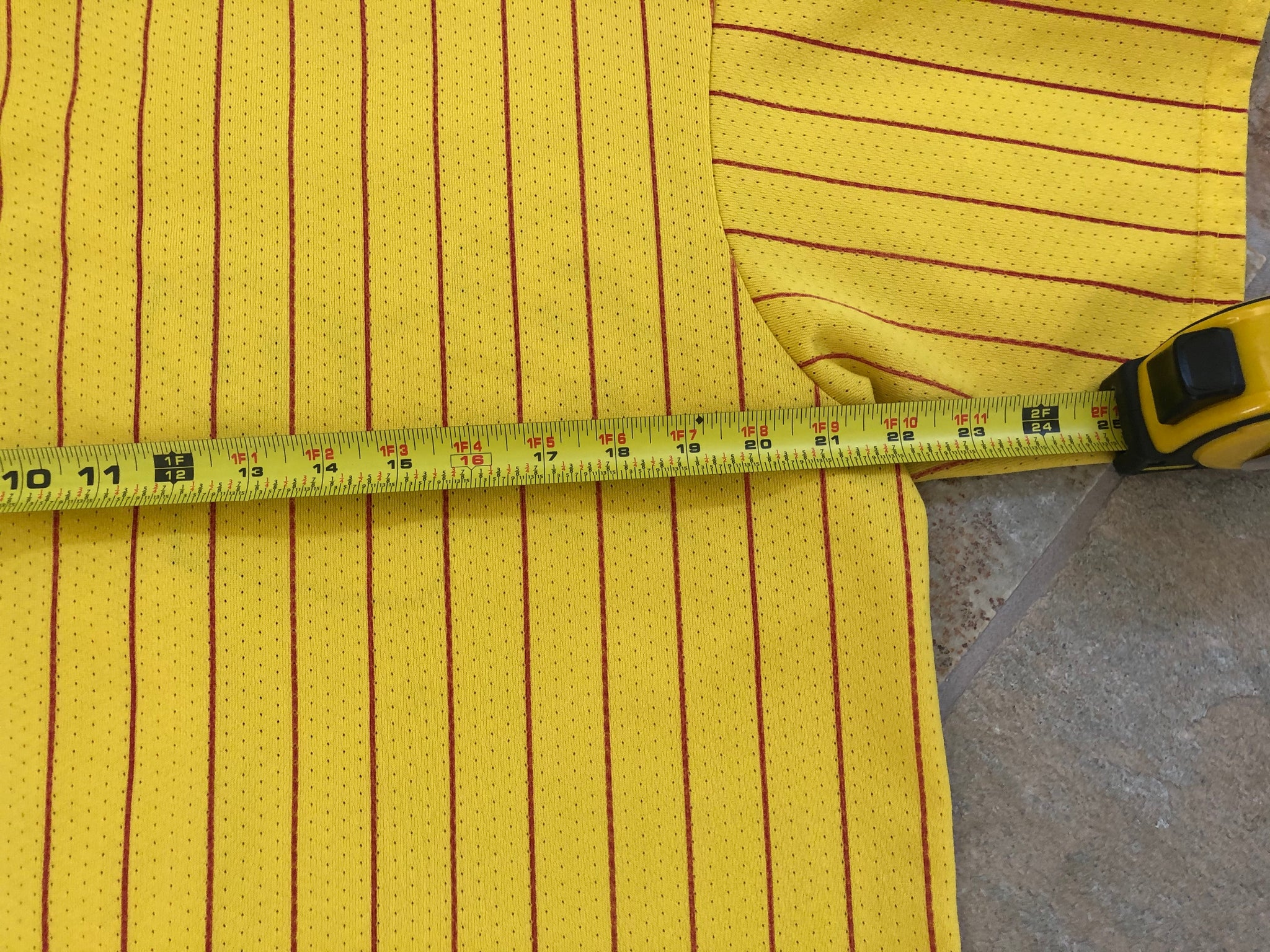 Vintage Atlanta Braves Majestic Yellow Baseball Jersey, Size