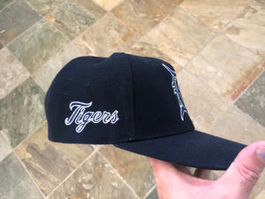 Vintage Detroit Tigers Drew Pearson Old English Plain Logo Snapback Baseball Hat