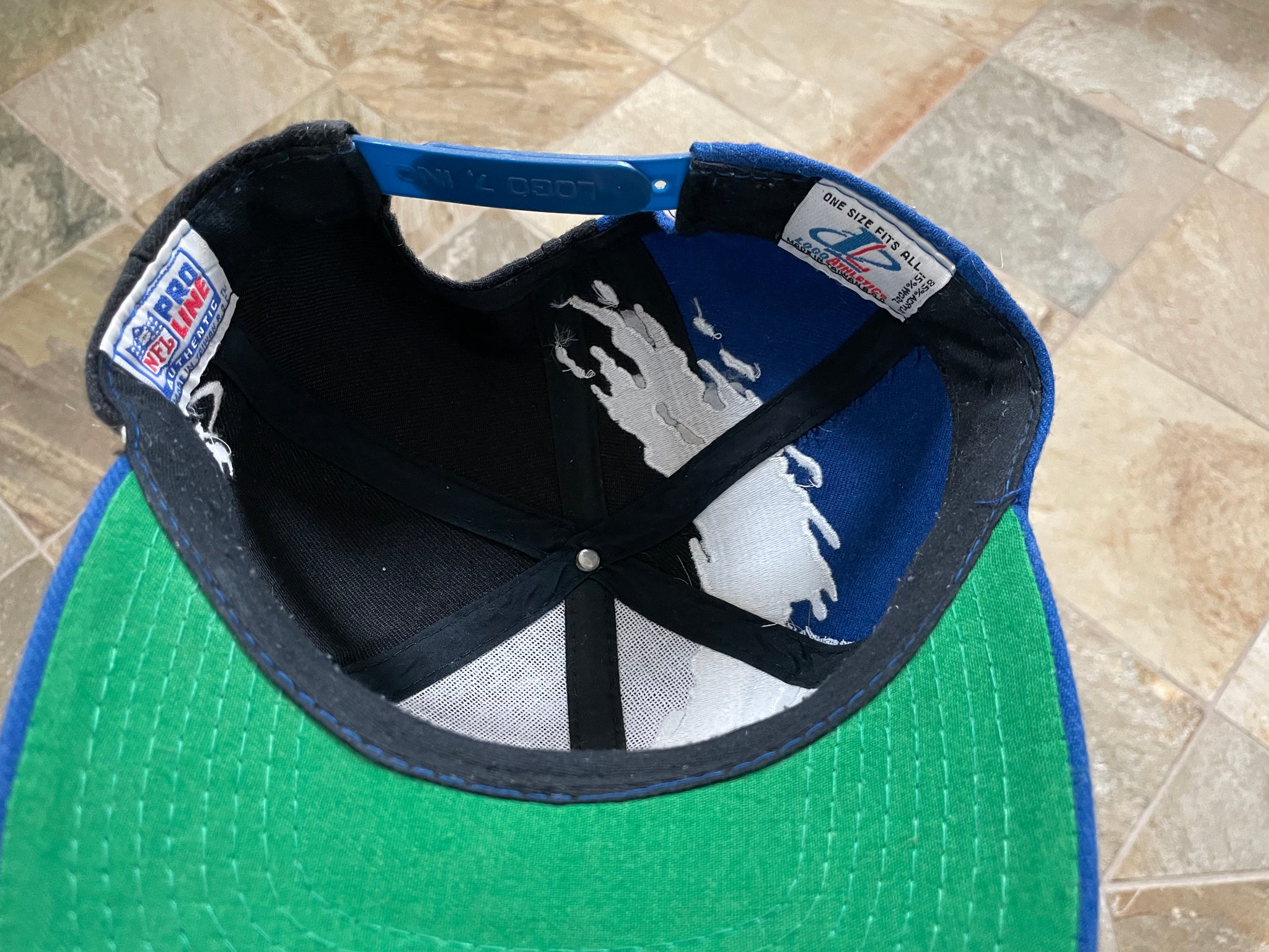 Vintage Dallas Cowboys Splash Hat. The hat is in