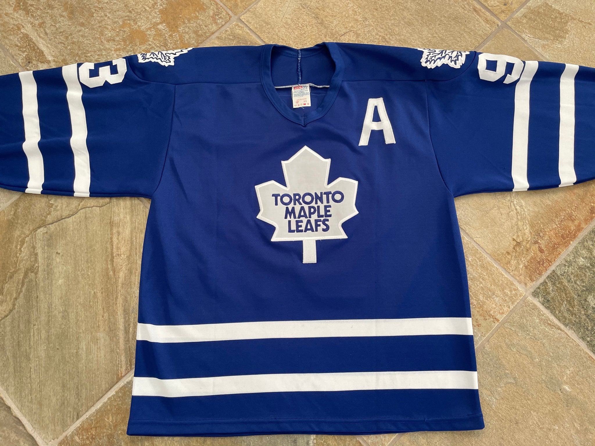 Vintage Toronto Maple Leafs Doug Gilmour CCM Hockey Jersey, Size Large –  Stuck In The 90s Sports