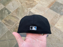 Load image into Gallery viewer, Vintage Toronto Blue Jays New Era Pro Fitted Baseball Hat, Size 7 1/8