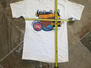 Vintage Michigan Wolverines Detroit Pistons Nutmeg College Basketball Tshirt, Size Large