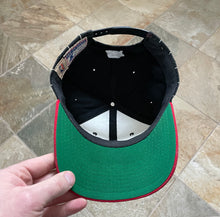 Load image into Gallery viewer, Vintage Chicago Bulls Starter Snapback Basketball Hat