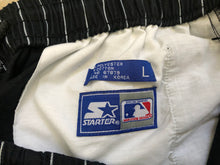 Load image into Gallery viewer, Vintage San Francisco Giants Starter Pinstripe Baseball Shorts, Size Large