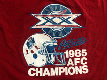 Load image into Gallery viewer, Vintage New England Patriots Super Bowl XX Logo 7 Football Tshirt, Size Medium