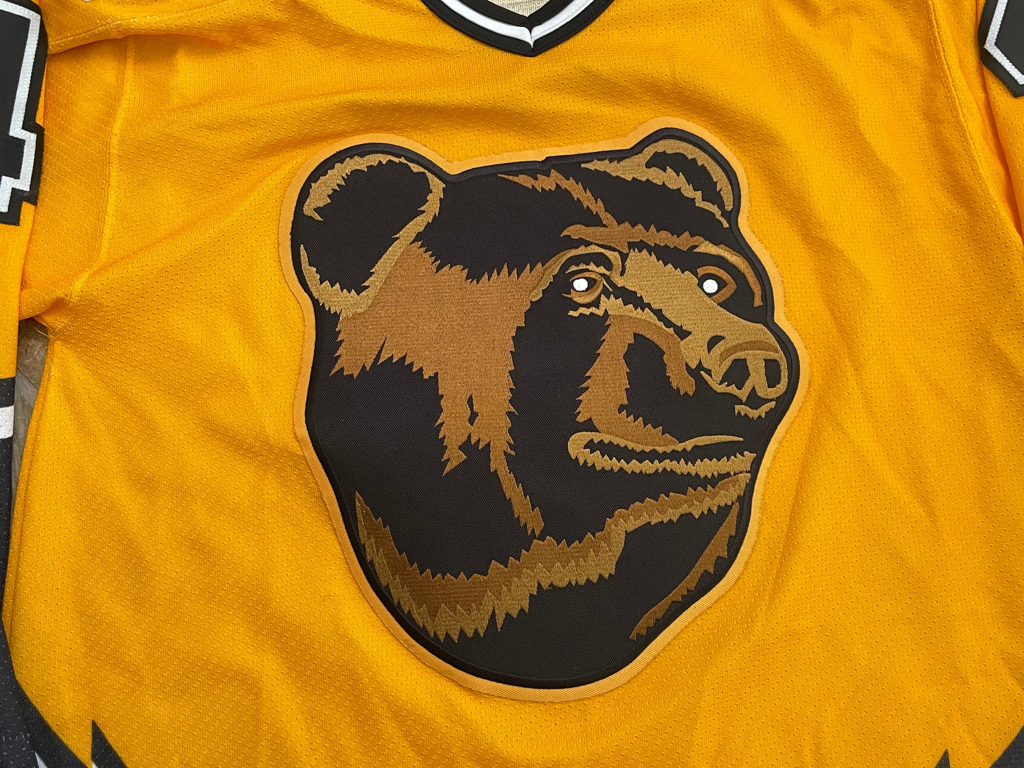 Vintage CCM Boston Bruins Pooh Bear Alternate Jersey Size Large