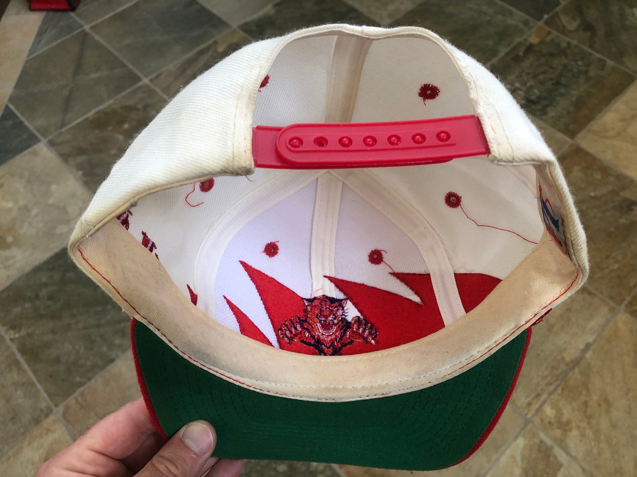 Vintage Winnipeg Jets Logo Athletic Sharktooth Snapback Hockey Hat