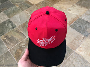 Vintage Detroit Red Wings Logo Athletic Plain Logo Snapback Hockey Hat