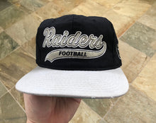 Load image into Gallery viewer, Vintage Oakland Raiders Starter Tailsweep Snapback Football Hat